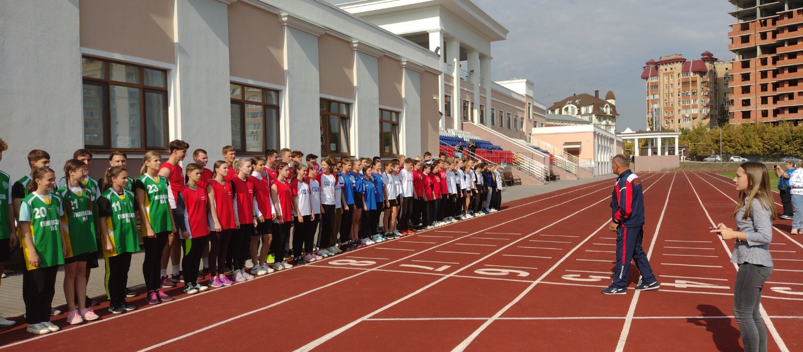 На стадионе «Спартак» состоялась районная легкоатлетическая эстафета «От успехов в школе к олимпийской медали!».
