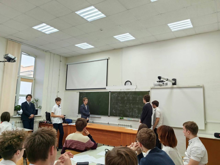 11 ноября состоялся первый этап академических боев по физике.
