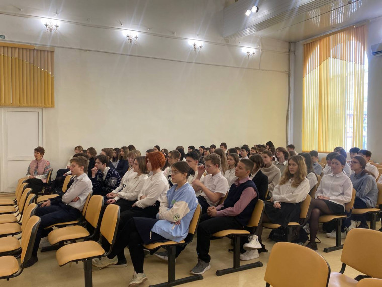 В гимназии прошел лекторий, посвященный Дню российского студенчества.