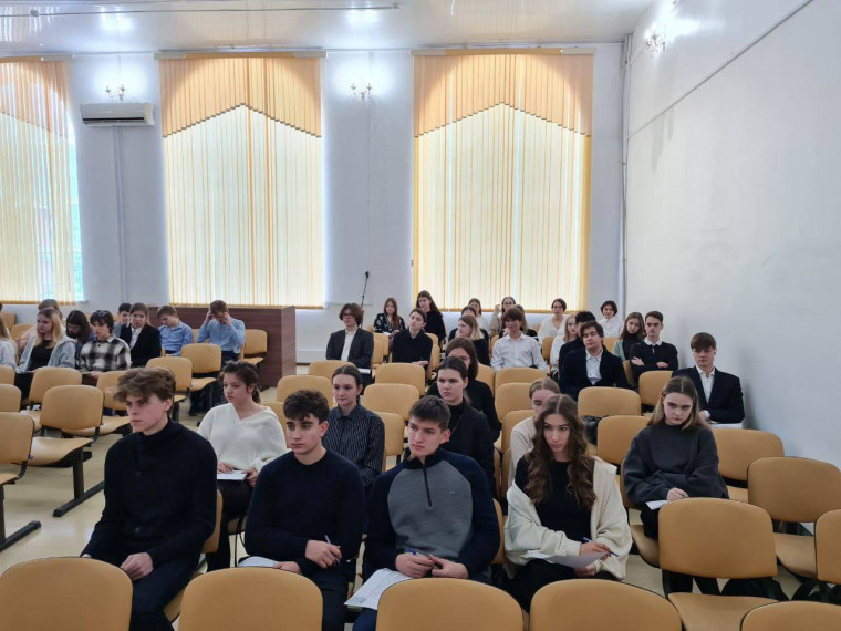 Сегодня, 27 января, в 80-ю годовщину полного освобождения Ленинграда от фашистской блокады, в гимназии проходят мероприятия, посвященные этой памятной дате..